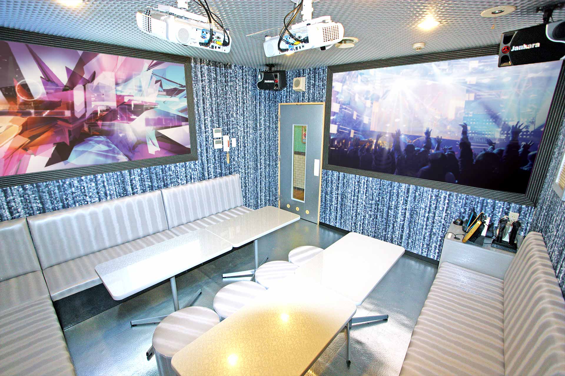 プロジェクタールーム（Blu-ray/DVD設置)