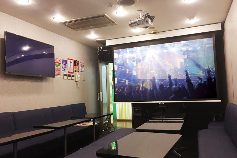 プロジェクタールーム（Blu-ray/DAZN設置）