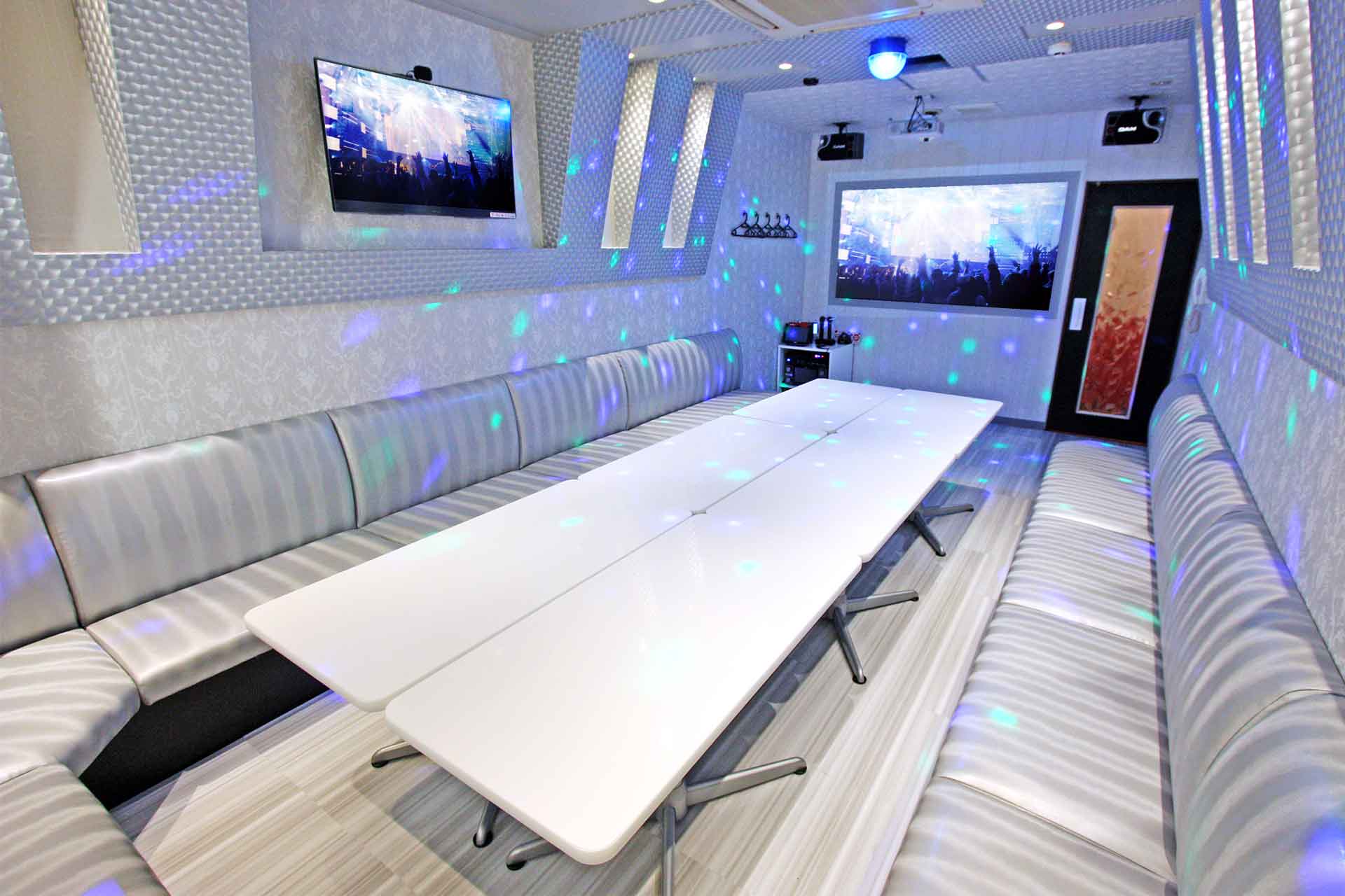 プロジェクタールーム（Blu-ray/ミラーリング設置）