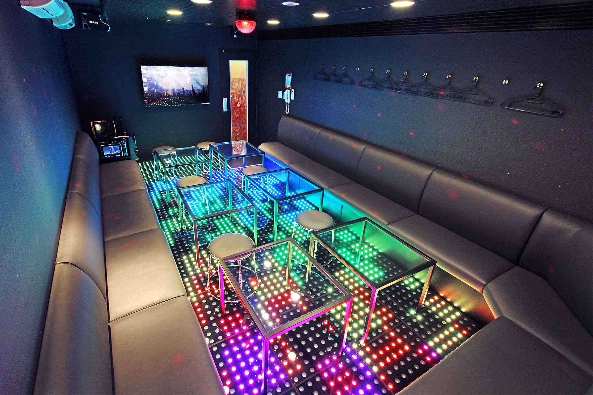 シャイニングフロアルーム（ミラーリング設置）