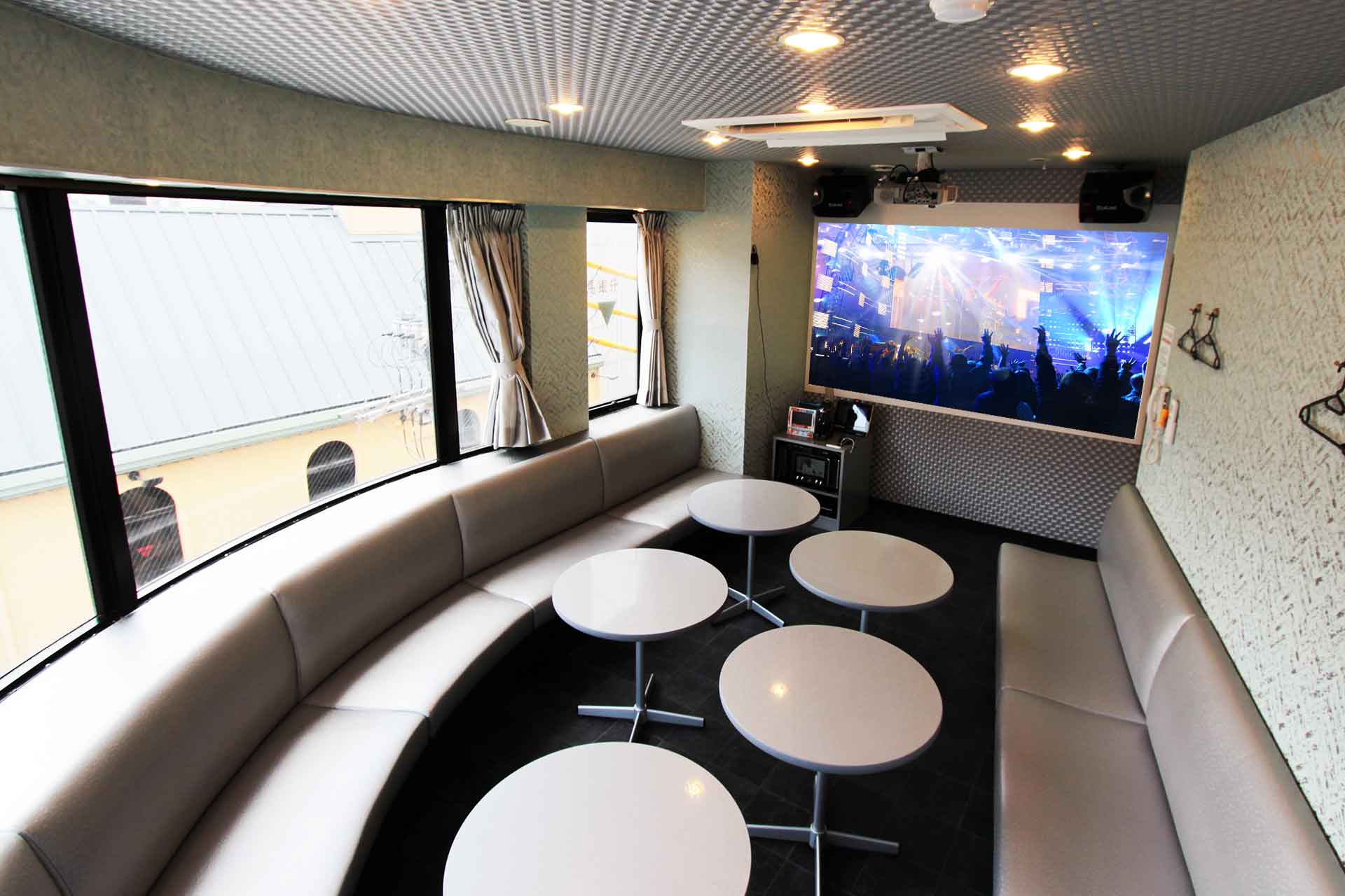 プロジェクタールーム（Blu-ray/ミラーリング設置）