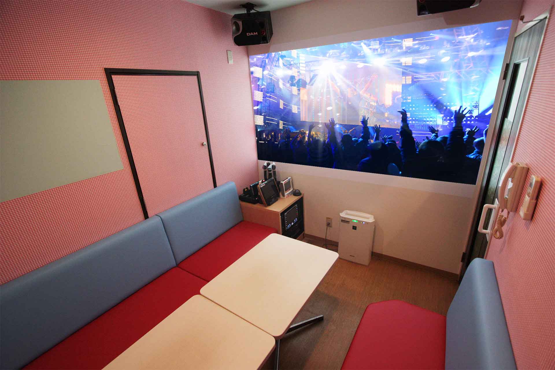 プロジェクタールーム（Blu-ray/DVD設置）