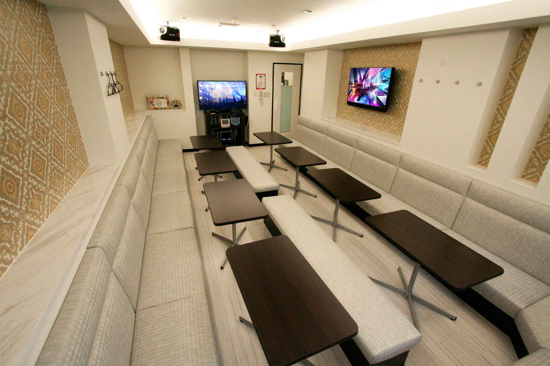 パーティールーム（DAZN設置）