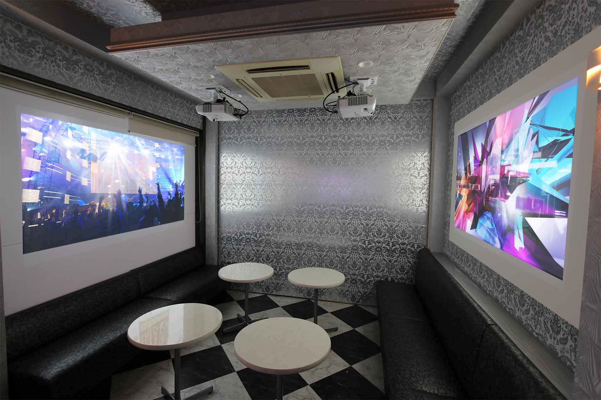 プロジェクタールーム（Blu-ray/DVD設置）