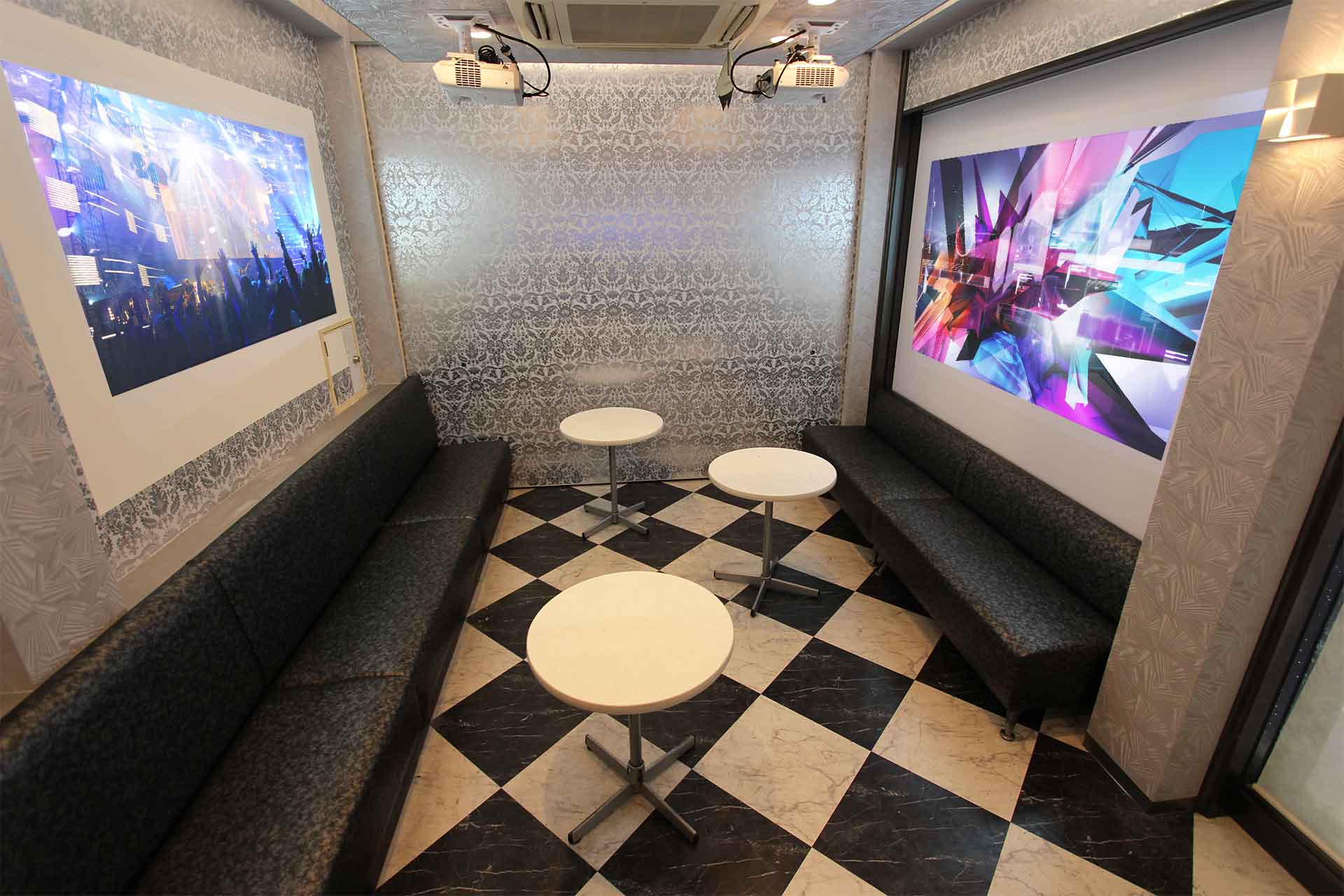 プロジェクタールーム（Blu-ray/DVD設置）