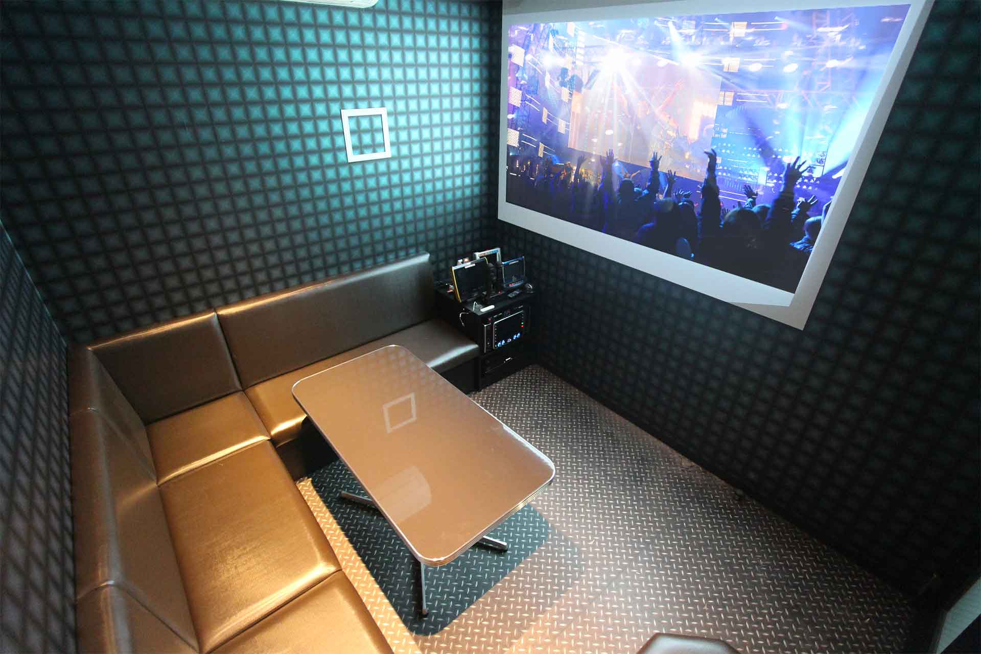 プロジェクタールーム（Blu-ray/ミラーリング設置）