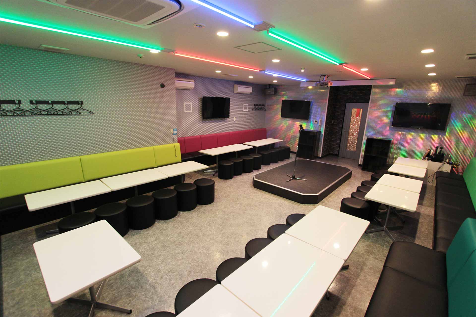 プロジェクター&ステージルーム