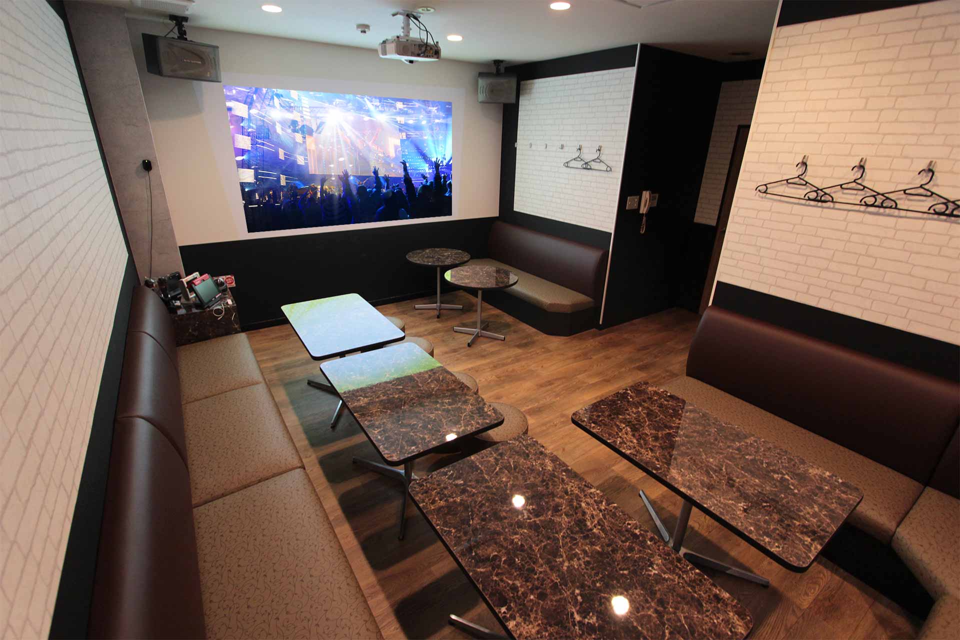 プロジェクタールーム（Blu-ray/DVD設置）