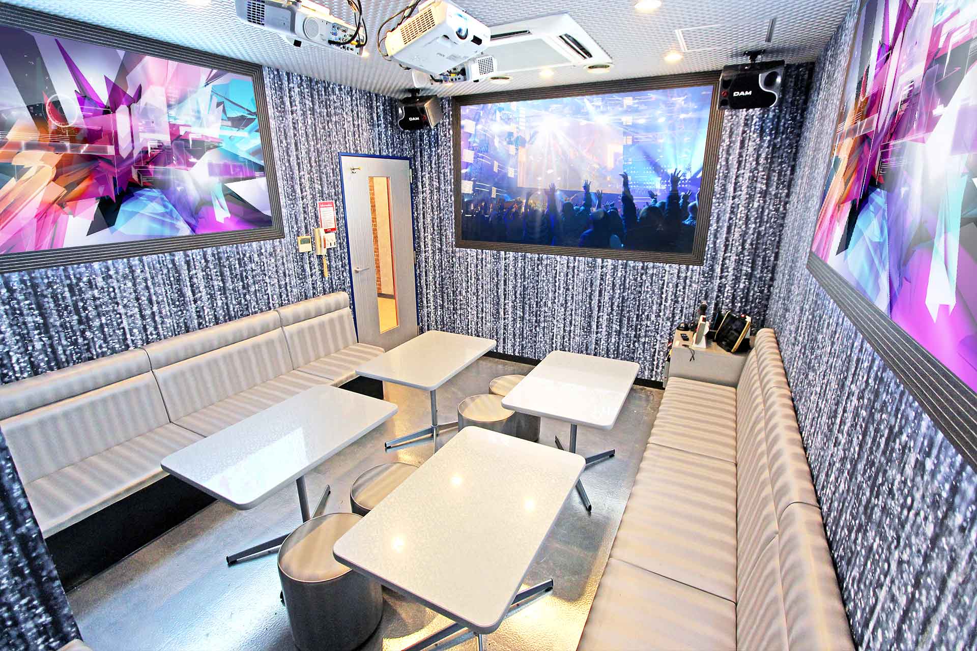 プロジェクタールーム（Blu-ray/ミラーリング設置）