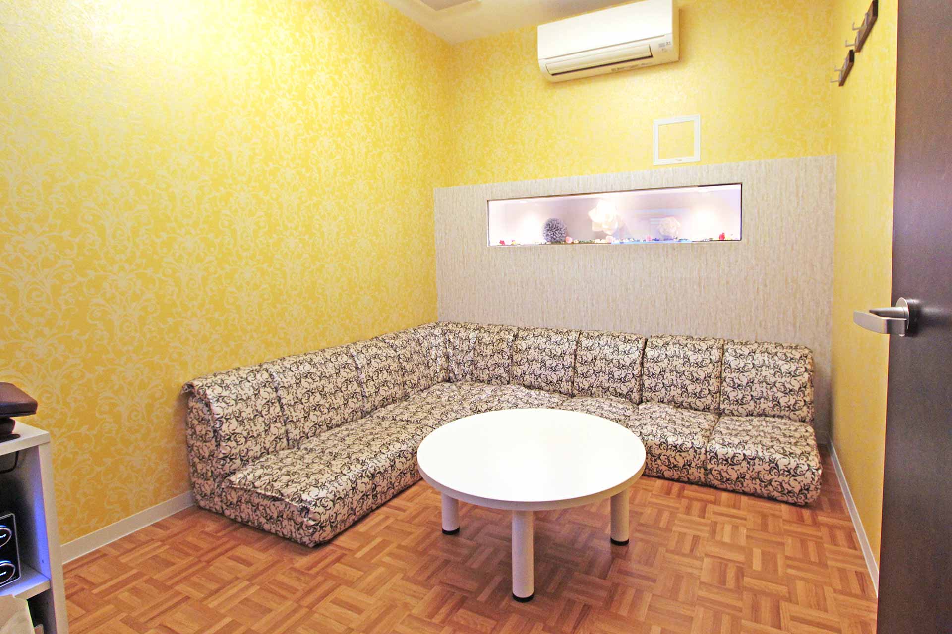 ローソファールーム（DVD設置）