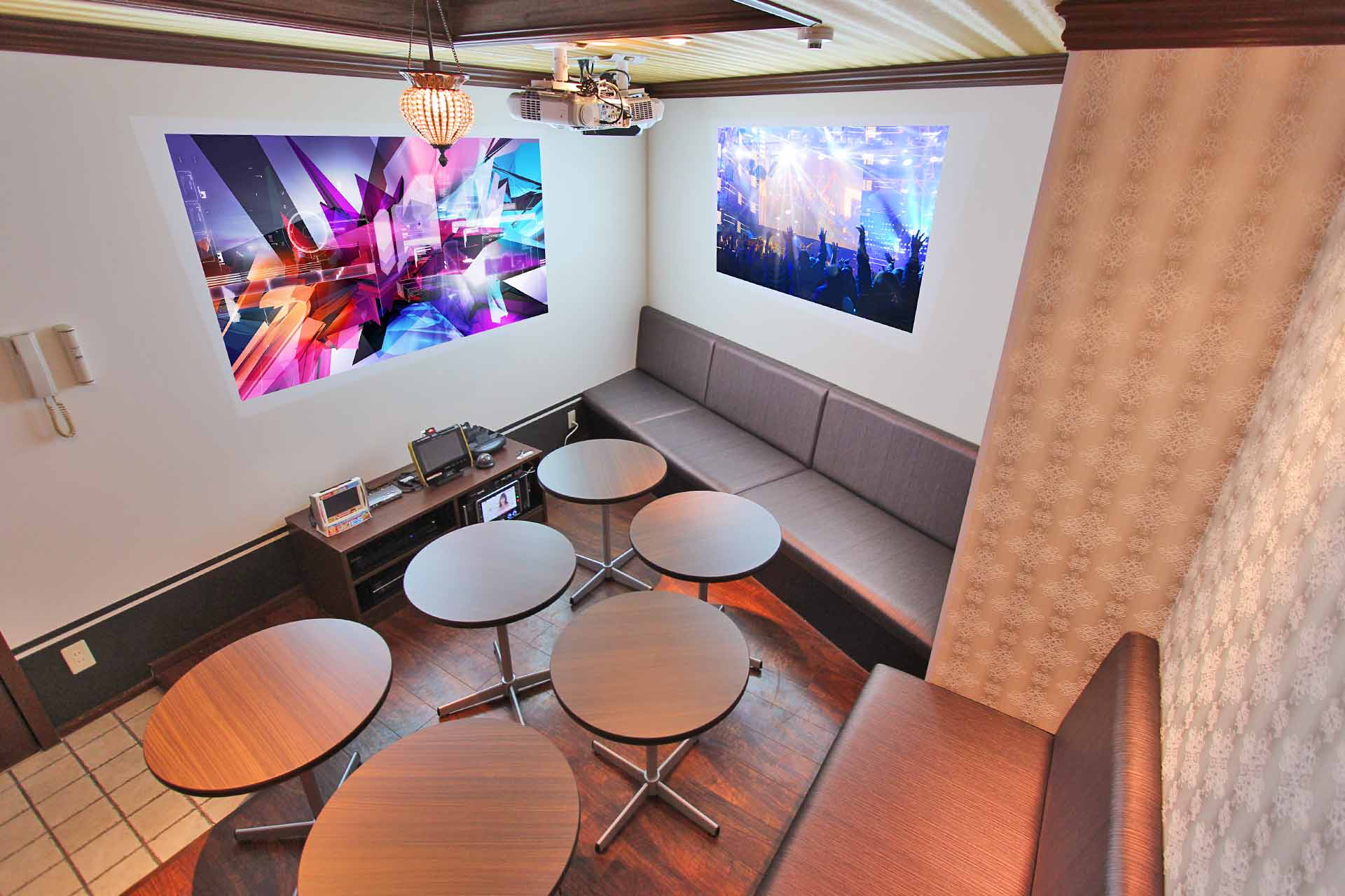 プロジェクタールーム（Blu-ray/DVD設置）