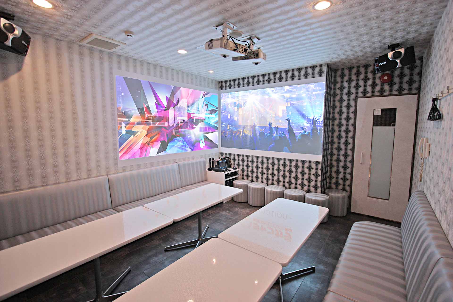 プロジェクタールーム（Blu-ray/DVD設置)