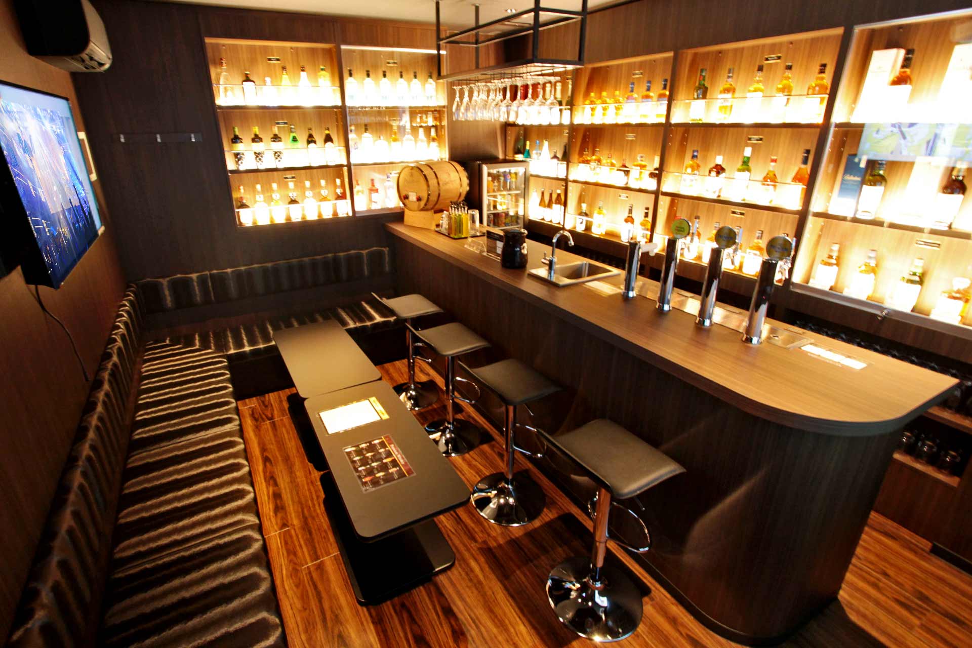 サントリールーム