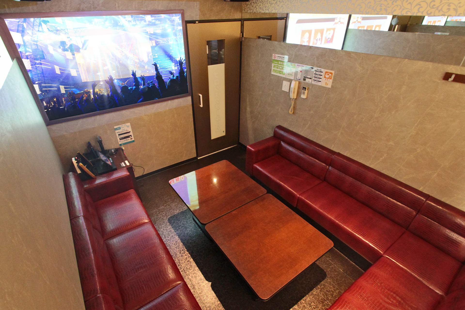 プロジェクタールーム（ミラーリング設置）