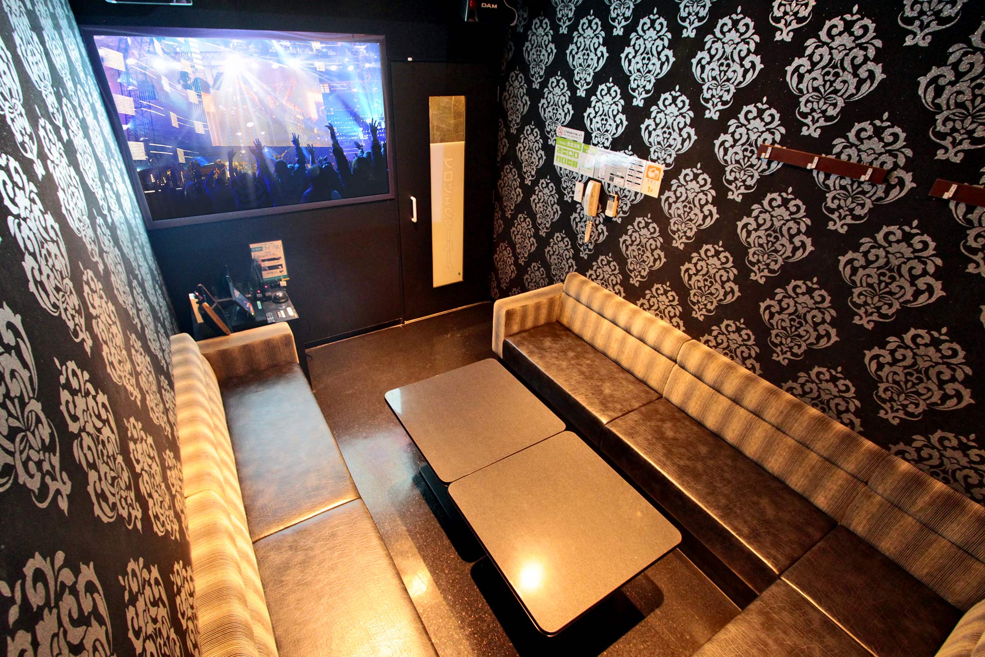 プロジェクタールーム（ミラーリング設置）