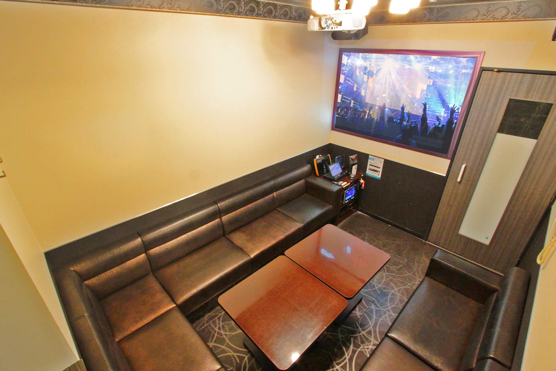 プロジェクタールーム（ミラーリング設置）