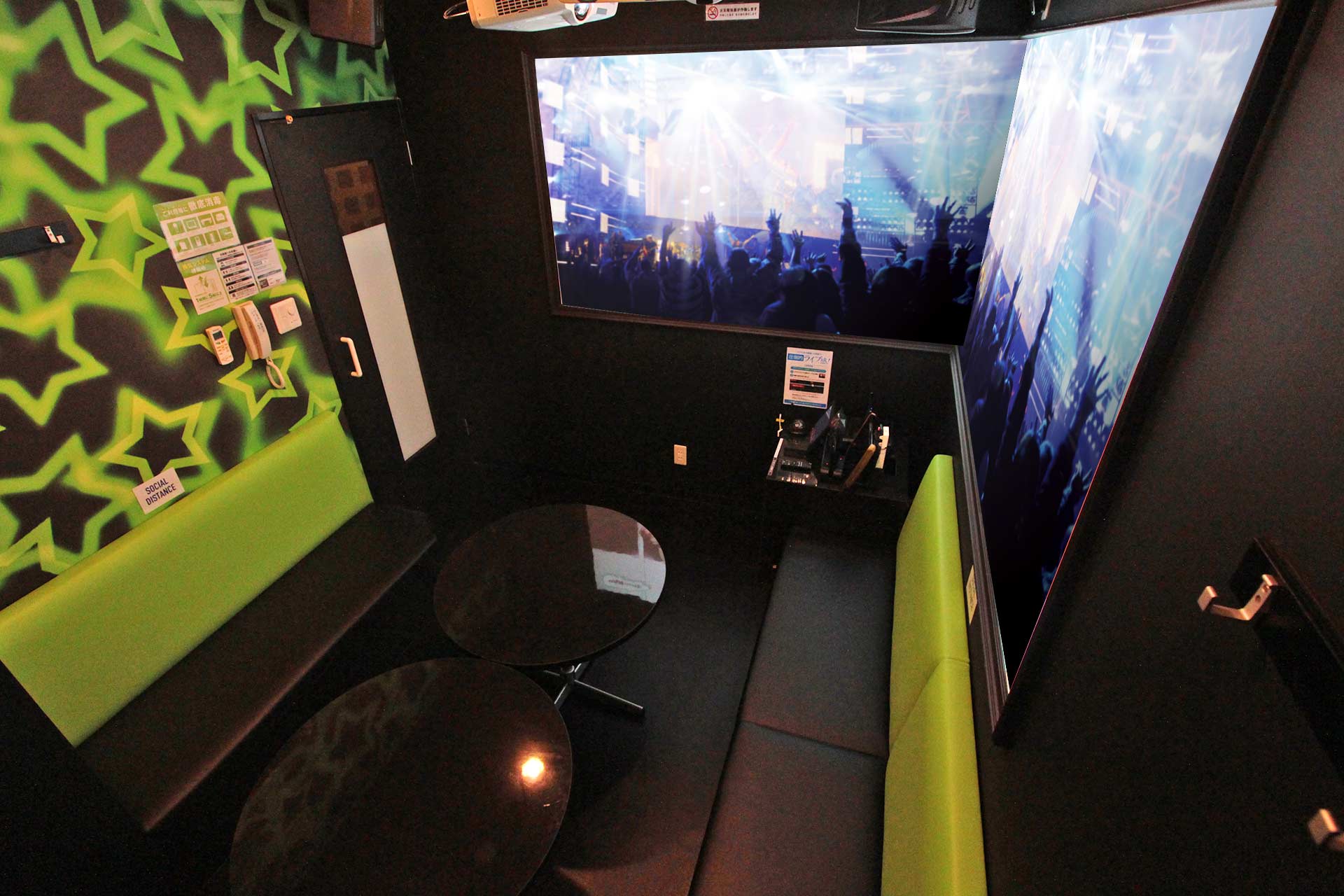 デュアルプロジェクタールーム（Blu-ray/ミラーリング）