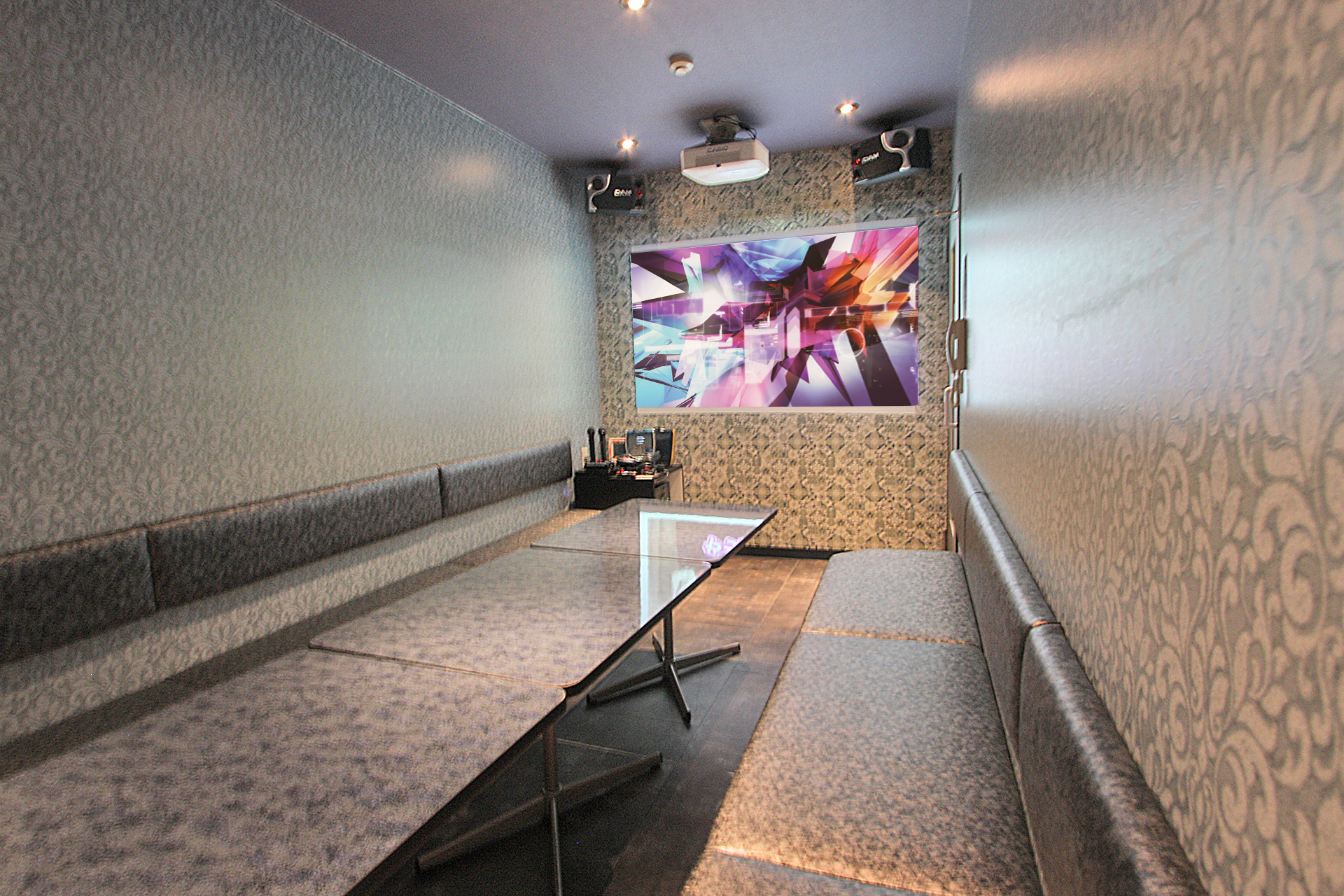 プロジェクタールーム（Blu-ray/DVD設置）