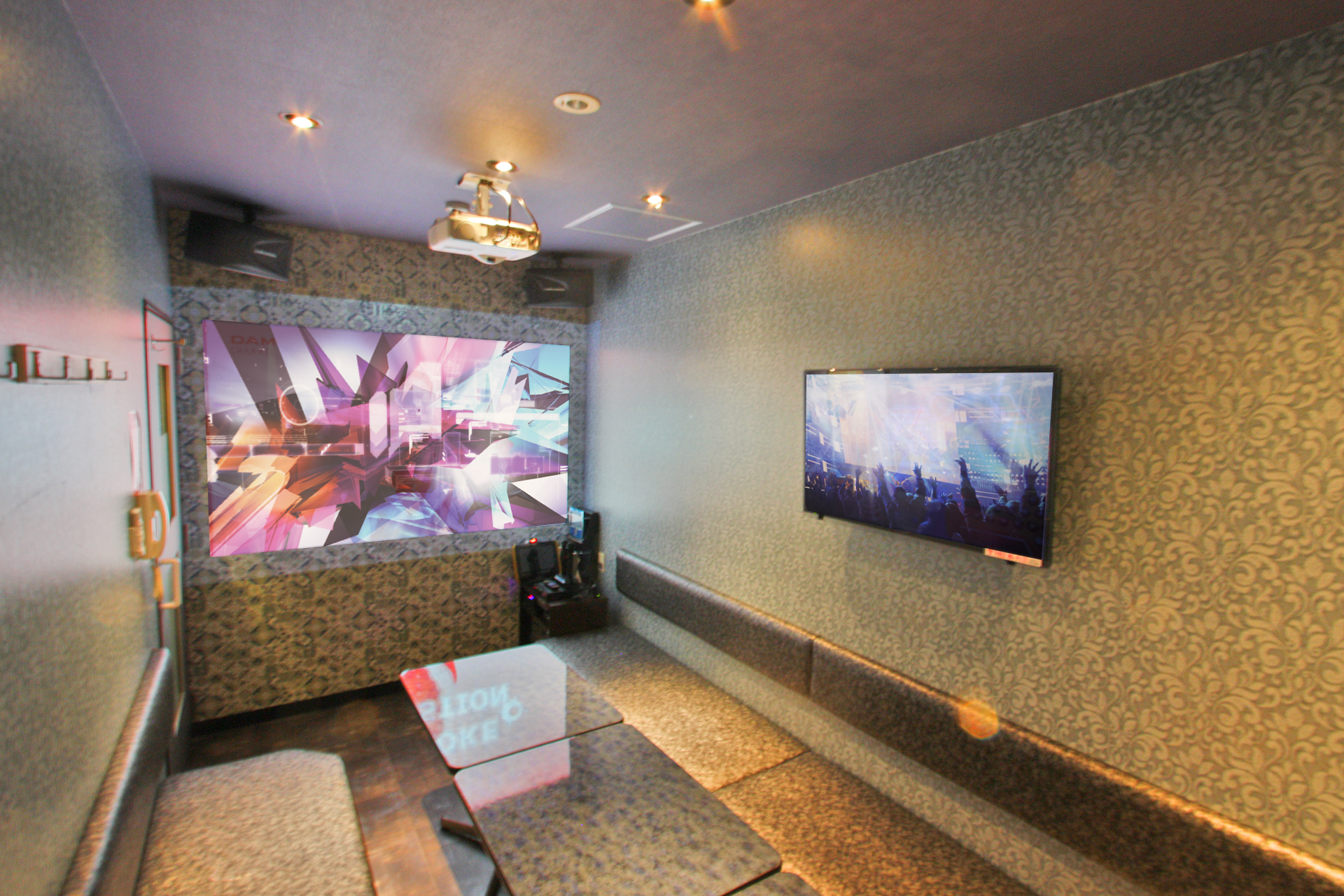 プロジェクタールーム（Blu-ray/ミラーリング設置）