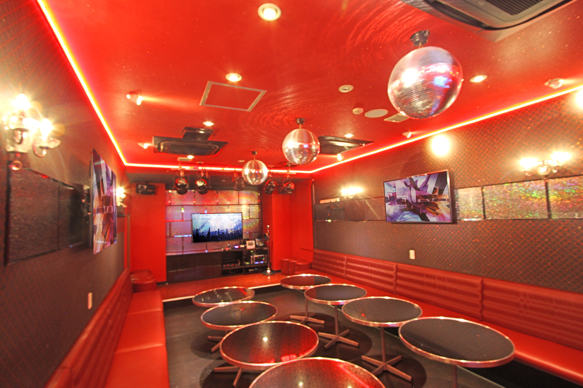 スーパーステージルーム（DAZN設置）