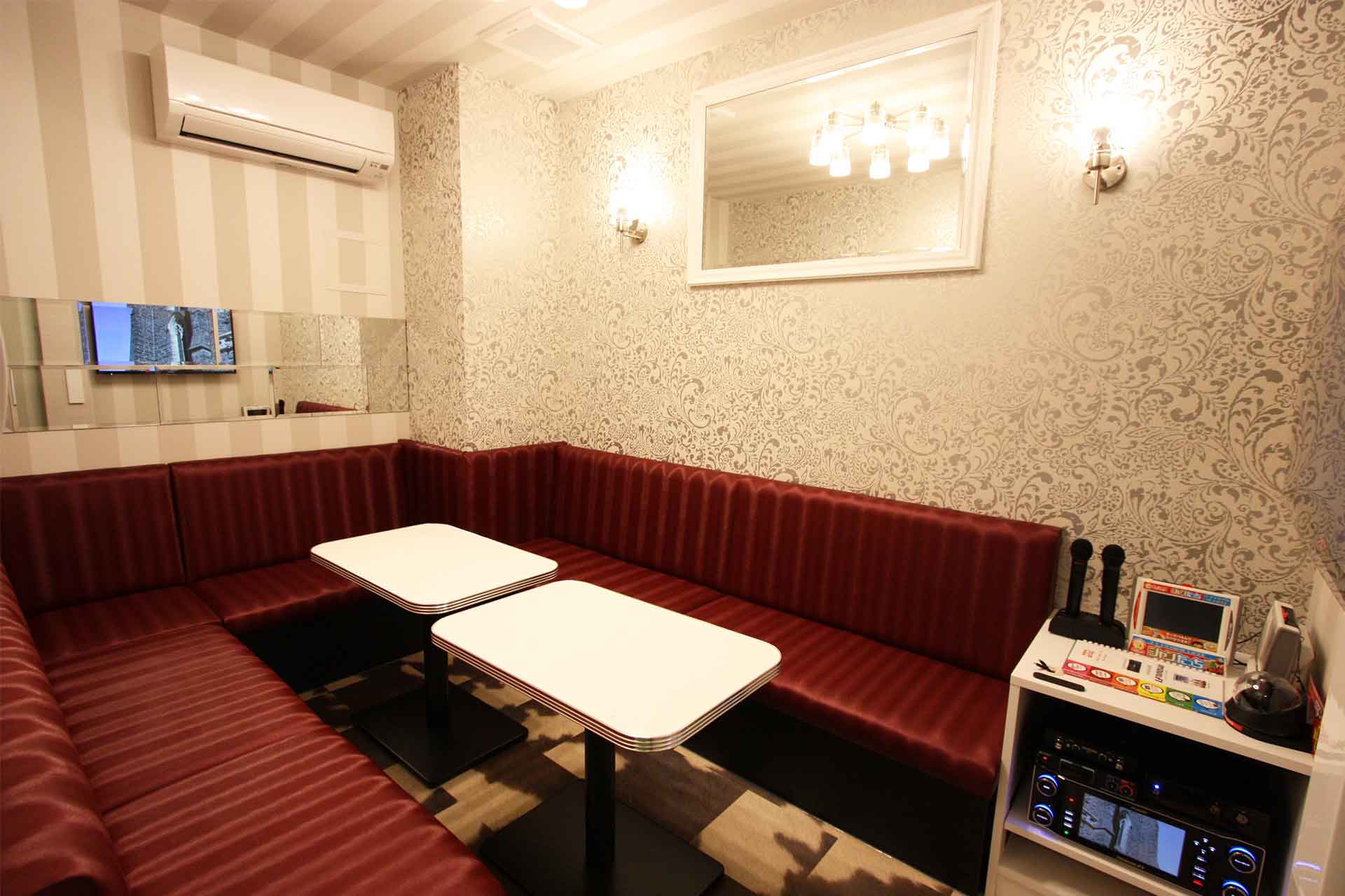 レセプションルーム（ミラーリング設置）