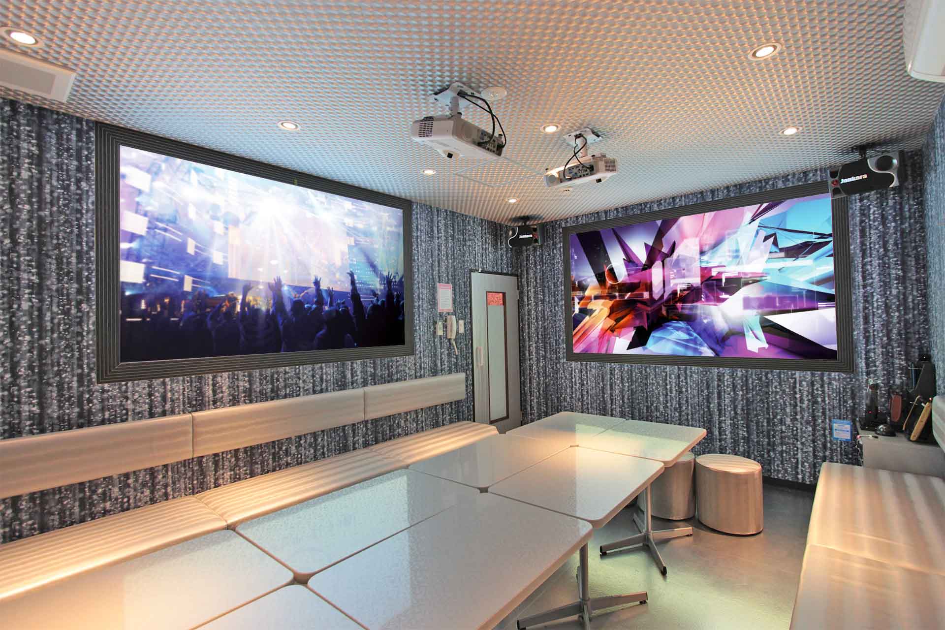 プロジェクタールーム（Blu-ray/ミラーリング設置）