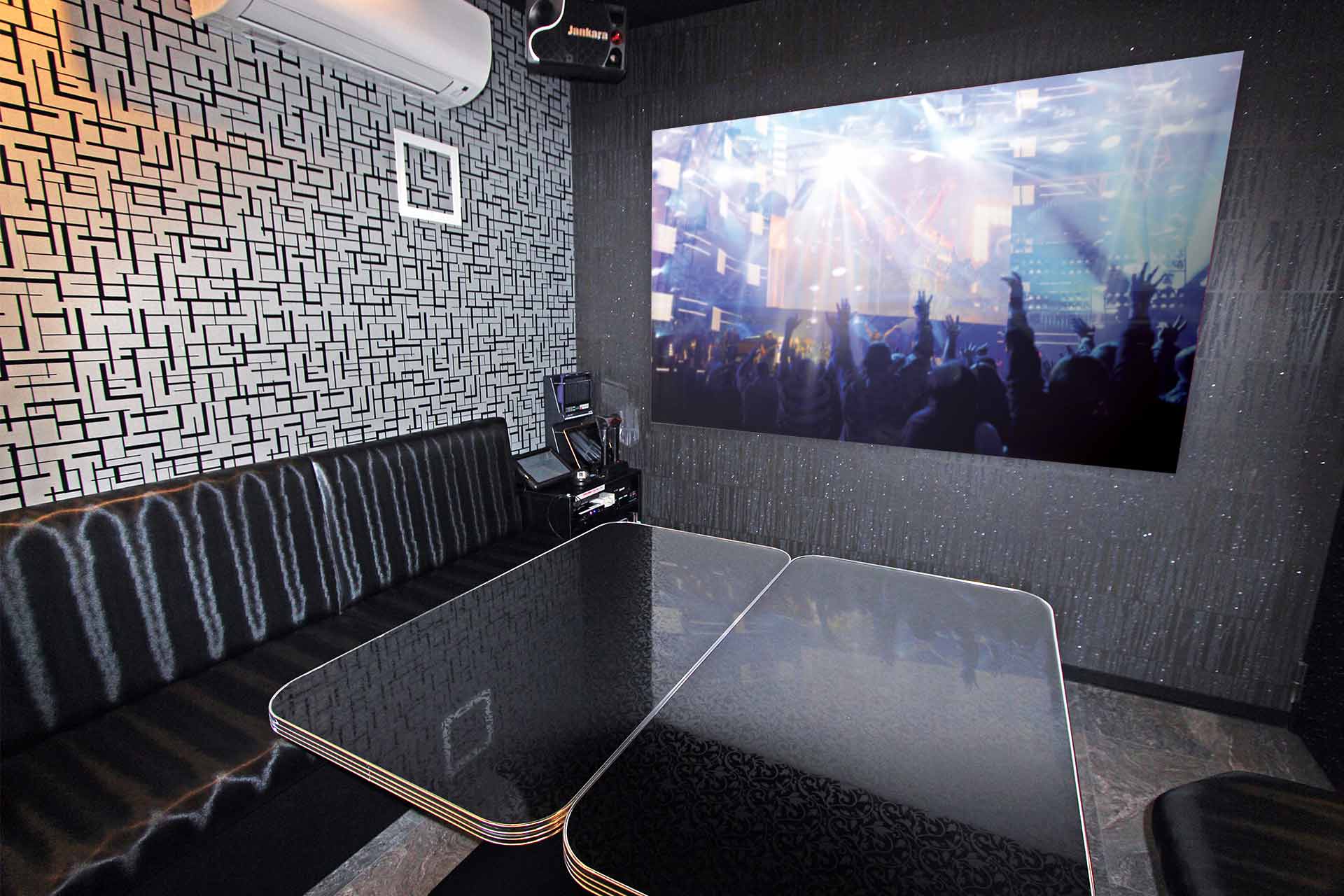 プロジェクタールーム（Blu-ray/ミラーリング設置）