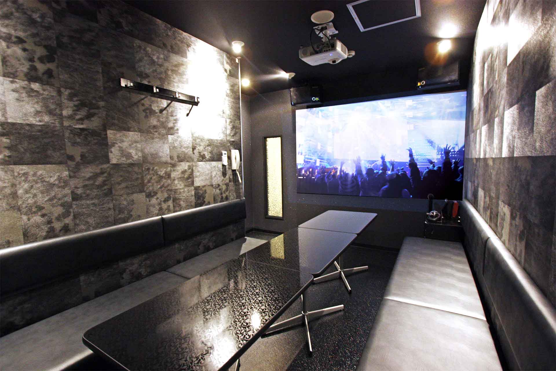 プロジェクタールーム（Blu-ray/ミラーリング設置）