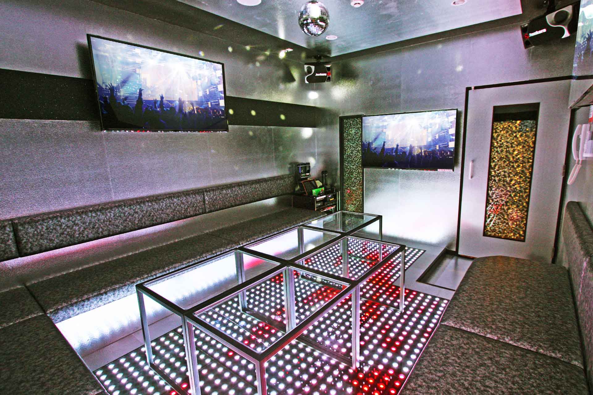 シャイニングフロアルーム（Blu-ray/DVD設置）