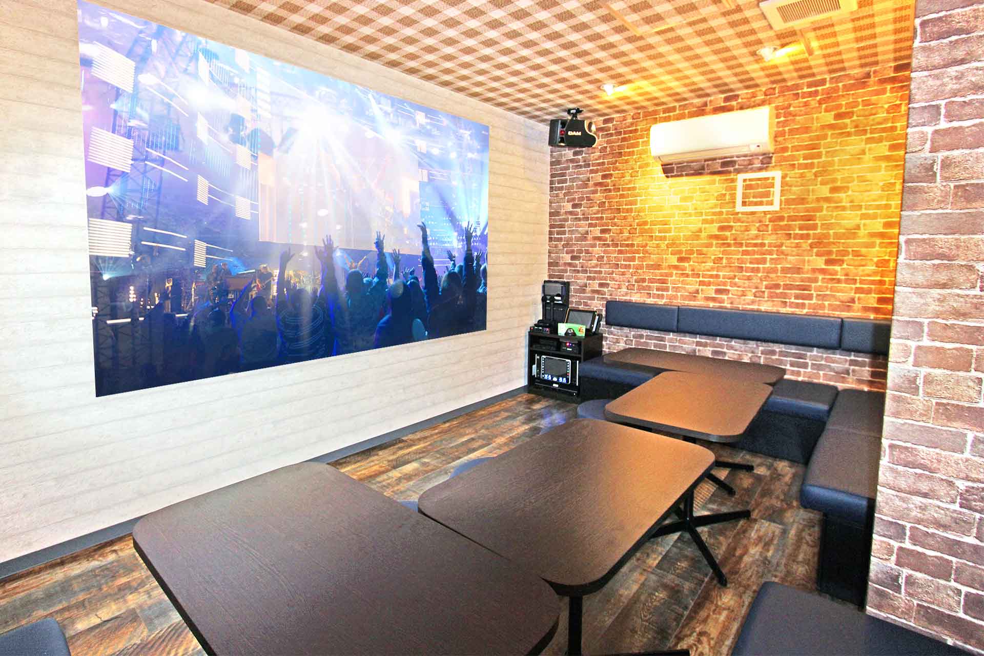 プロジェクタールーム（Blu-ray/ミラーリング設置）