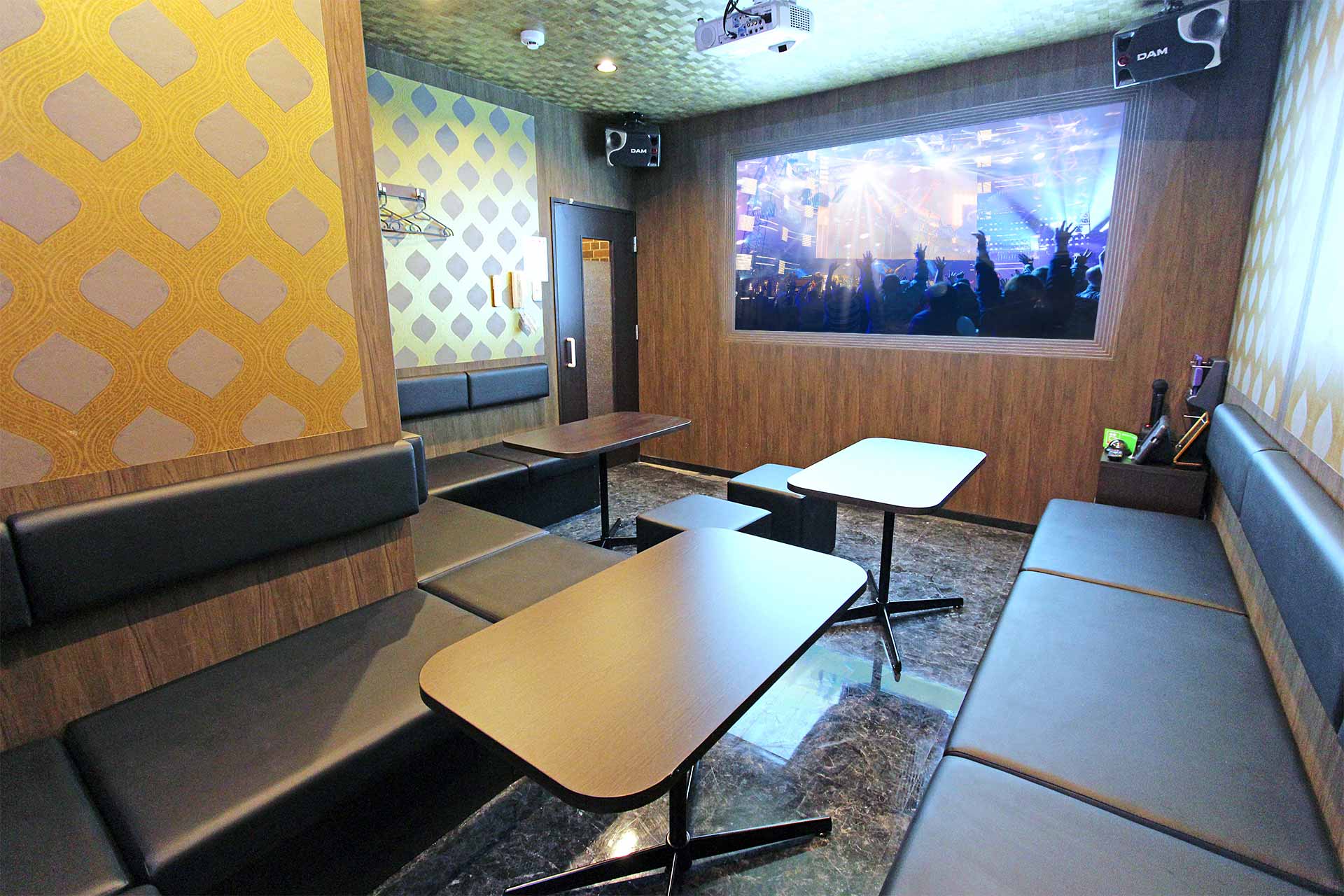 プロジェクタールーム（Blu-ray/ミラーリング設置）