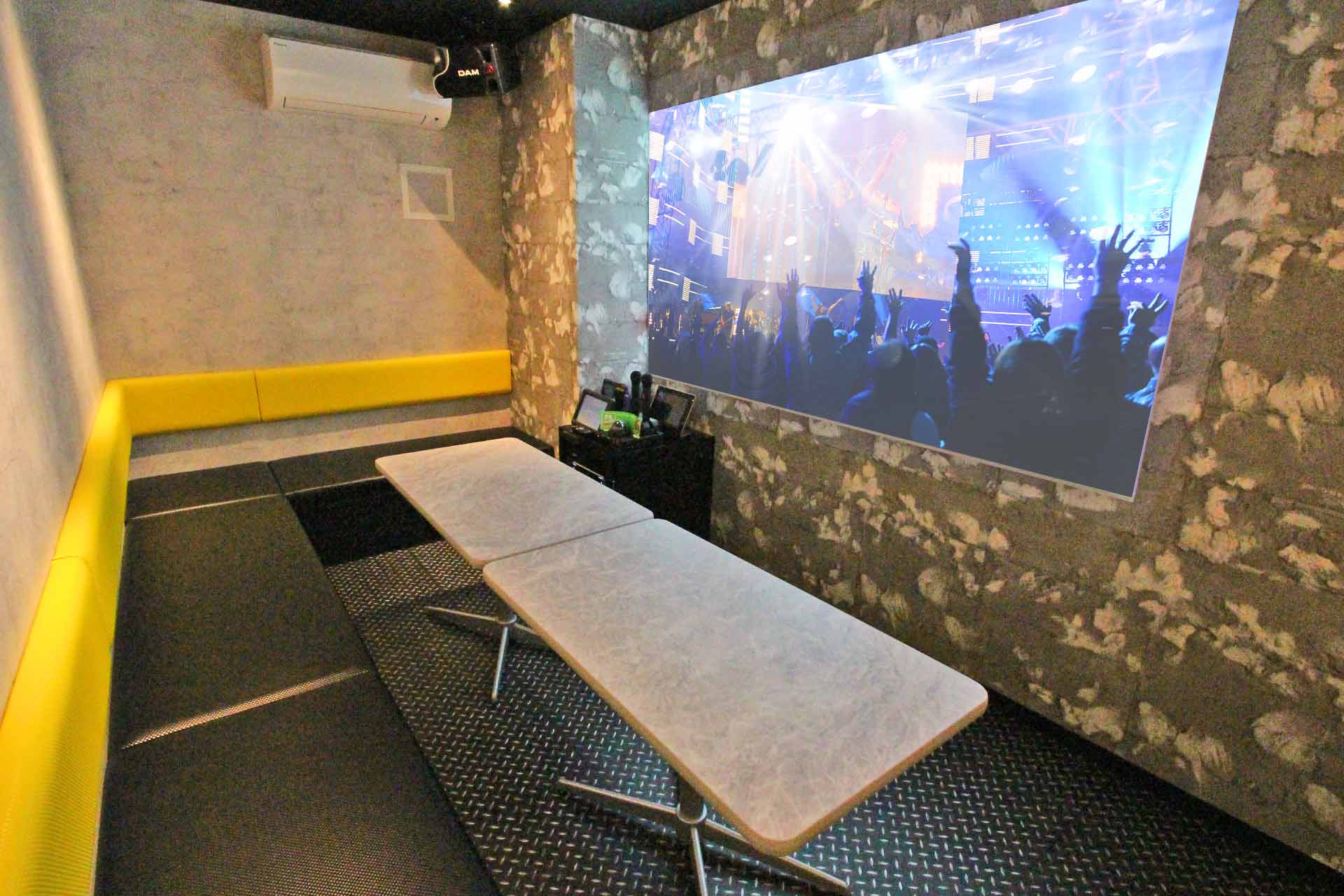 プロジェクタールーム（Blu-ray/ミラーリング設置）