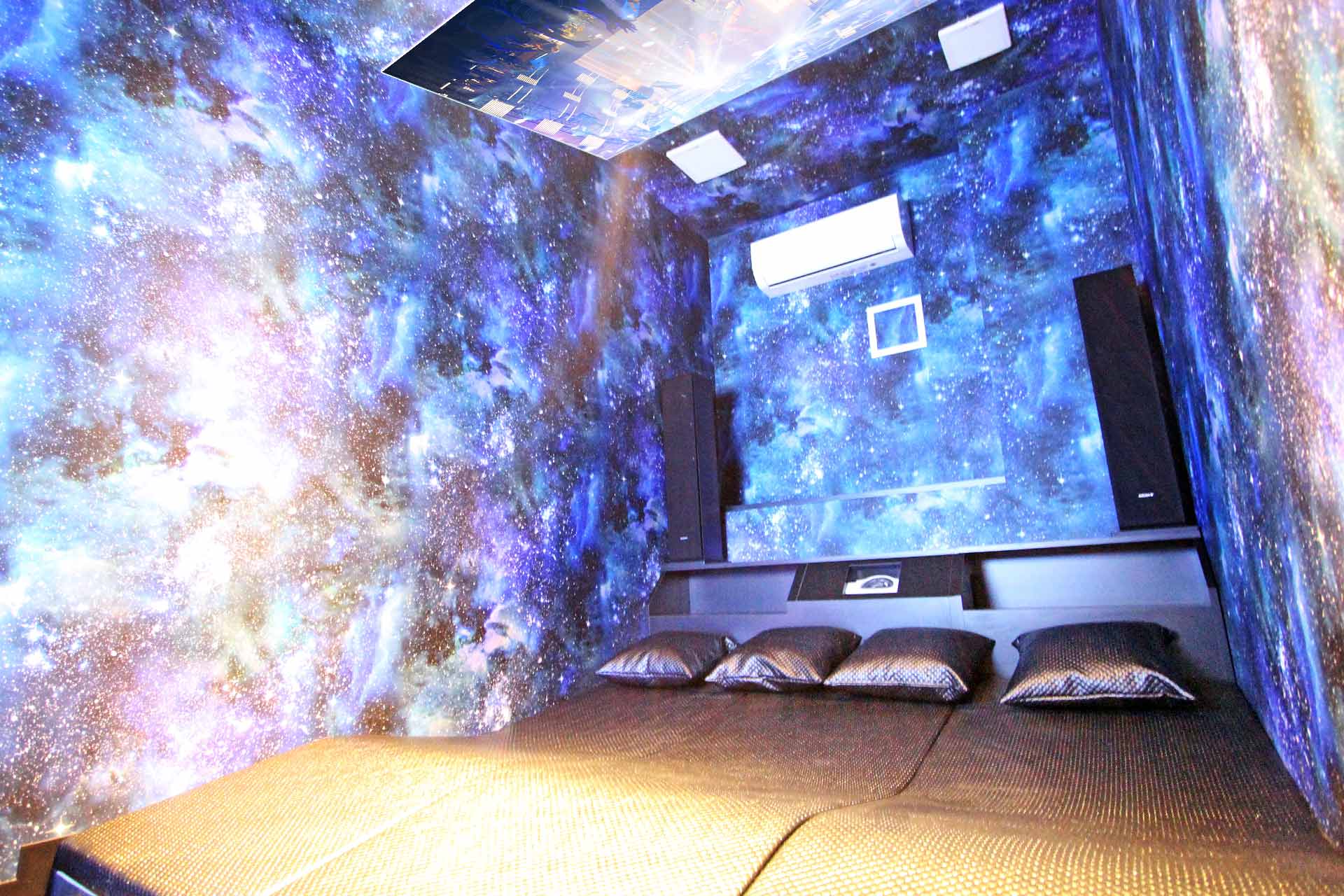 寝ころびシアタールーム（Blu-ray/ミラーリング設置）