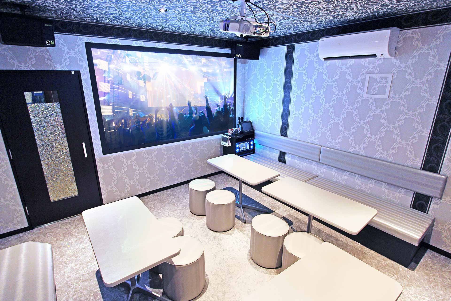 プロジェクタールーム（Blu-ray/ミラーリング設置）