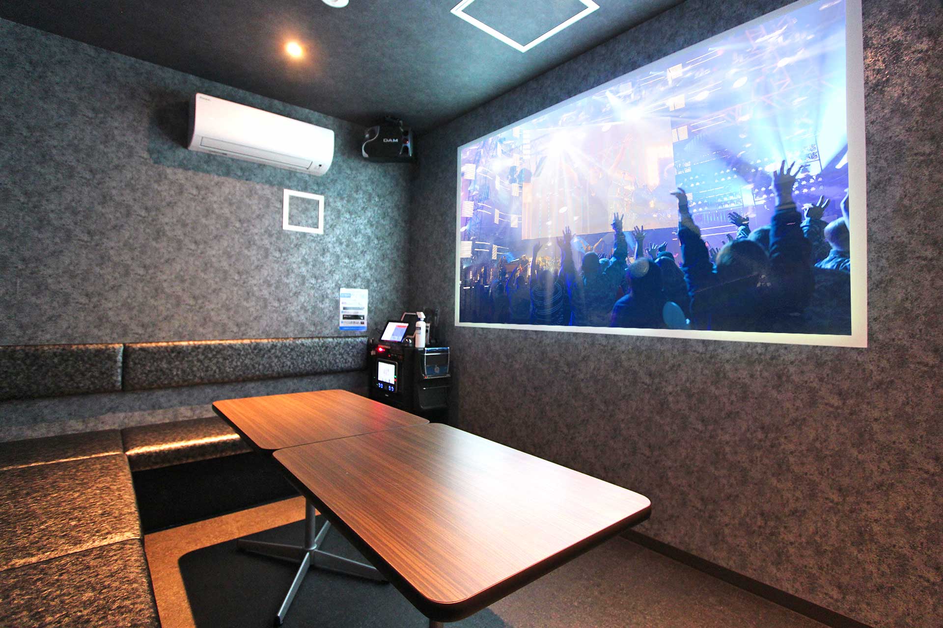 プロジェクタールーム（Blu-ray/ミラーリング設置）