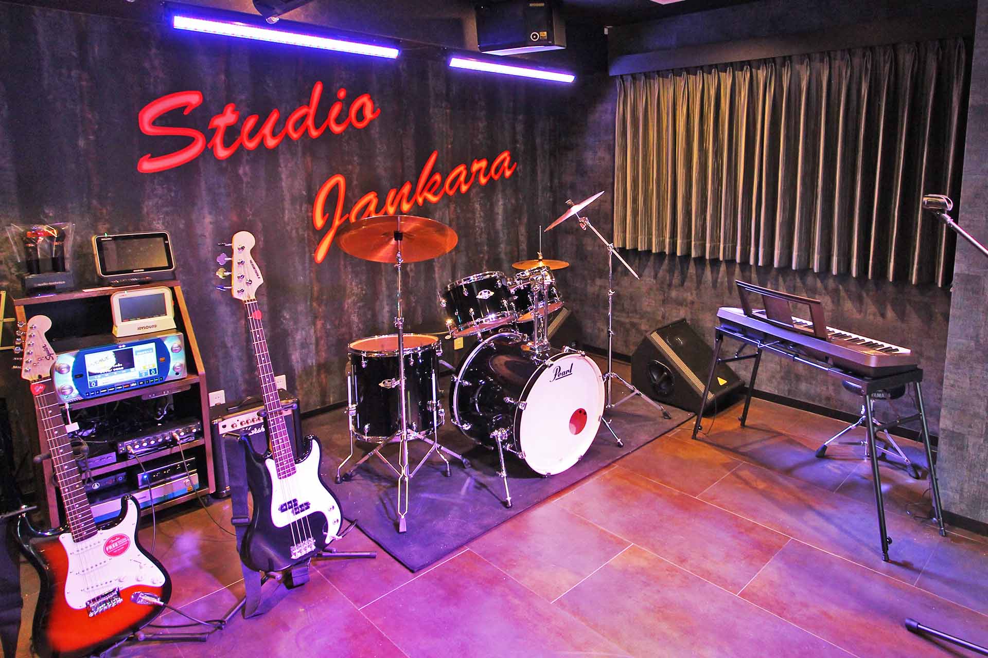 スタジオルーム（Blu-ray/ミラーリング設置）