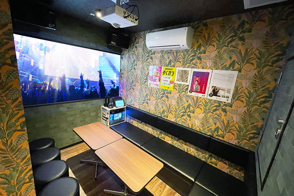 プロジェクタールーム（ミラーリング設置）