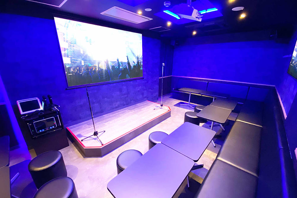 プロジェクター&ステージルーム（ミラーリング設置）