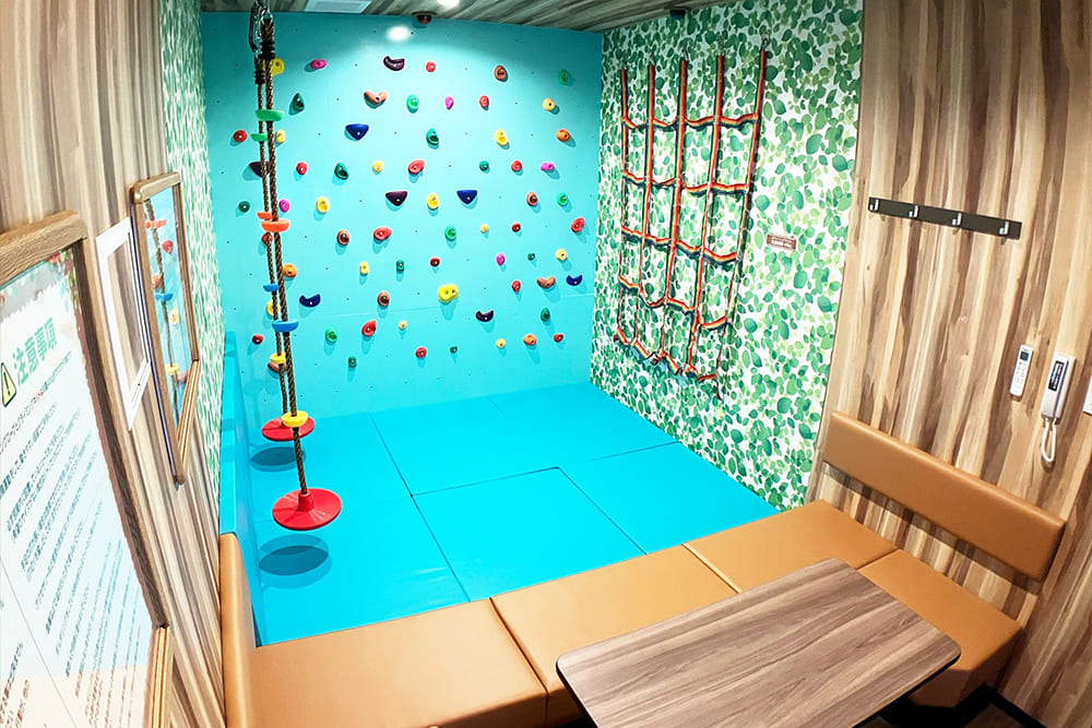 キッズボルダリングルーム（Blu-ray/DVD設置）