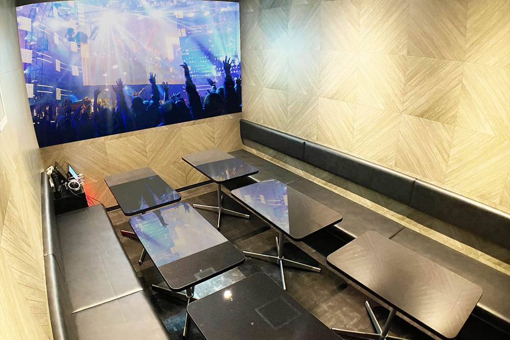 プロジェクタールーム（ミラーリング設置）