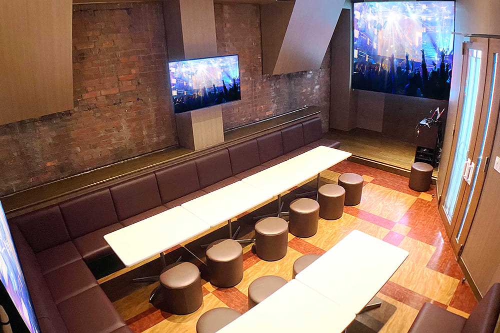 プロジェクター&ステージルーム（ミラーリング設置）