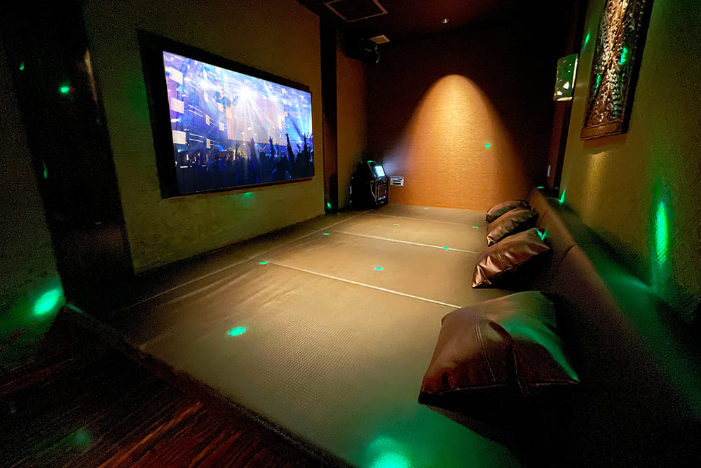 朝までみんなで寝ころべルーム（Blu-ray/DVD設置）