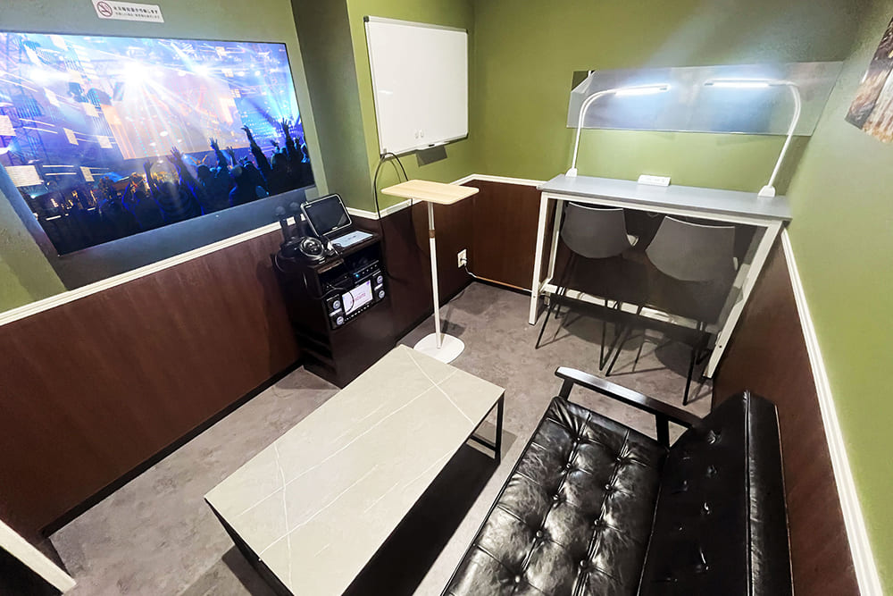 自習室（ミラーリング設置）