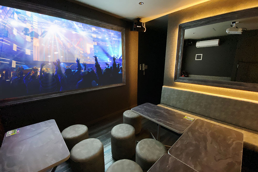 プロジェクタールーム（ミラーリング設置）