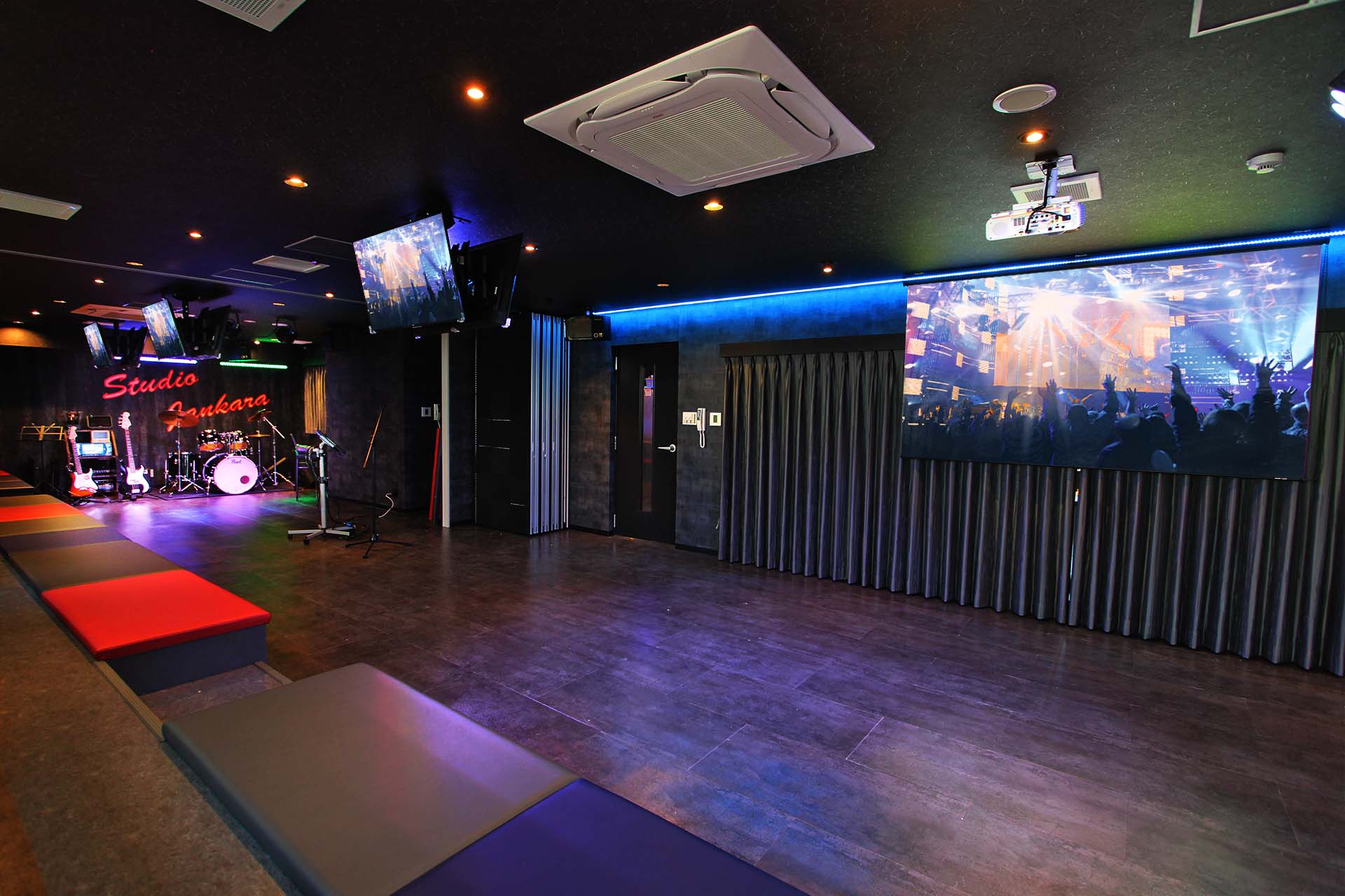 80名で遊べる！！ドデカルーム