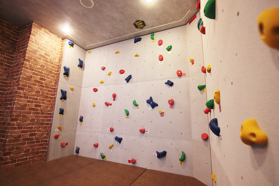 ボルダリングルーム:高槻2号店